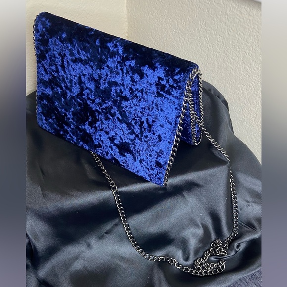 Chelsea28 Handbags - Chelsea28 Velvet clutch/Crossbody